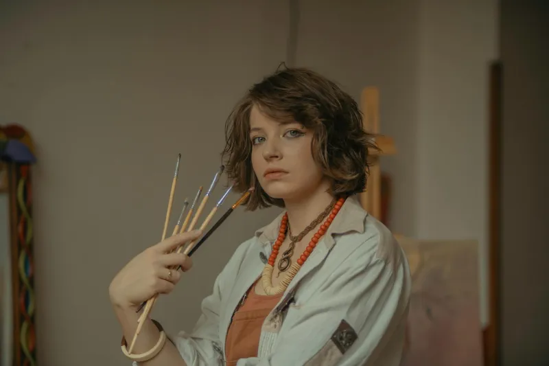 Tradition als Rebellion: Wie eine neue Generation deutscher Künstlerinnen das kulturelle Erbe revolutioniert